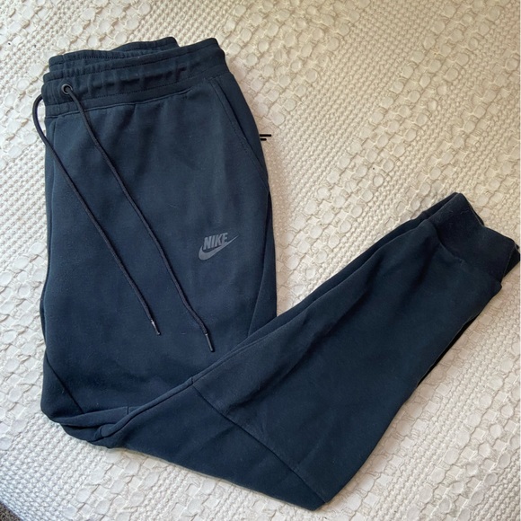 Nike Sportswear - Picture 1 of 9